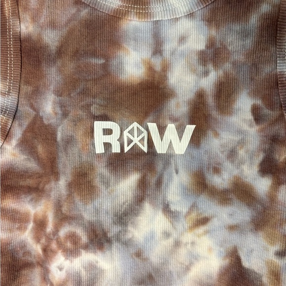 RawGear 3D “RAW” Print Crop Tank Size Medium Tie Dye Print Raw Hem Gym Workout - Picture 4 of 4